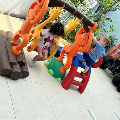 PLAYGROUND 4
